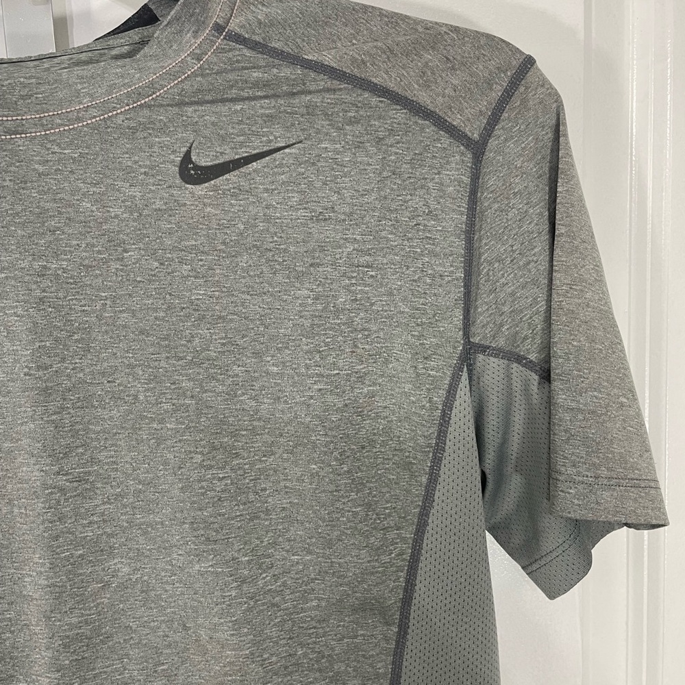 Nike Men's Gray Athletic Shirt Size Medium CB-105 - Picture 3 of 8